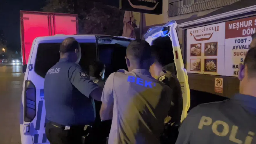 Bursa'da olaylı gece. Önce eşine saldırdı, sonra gelen polislere 2