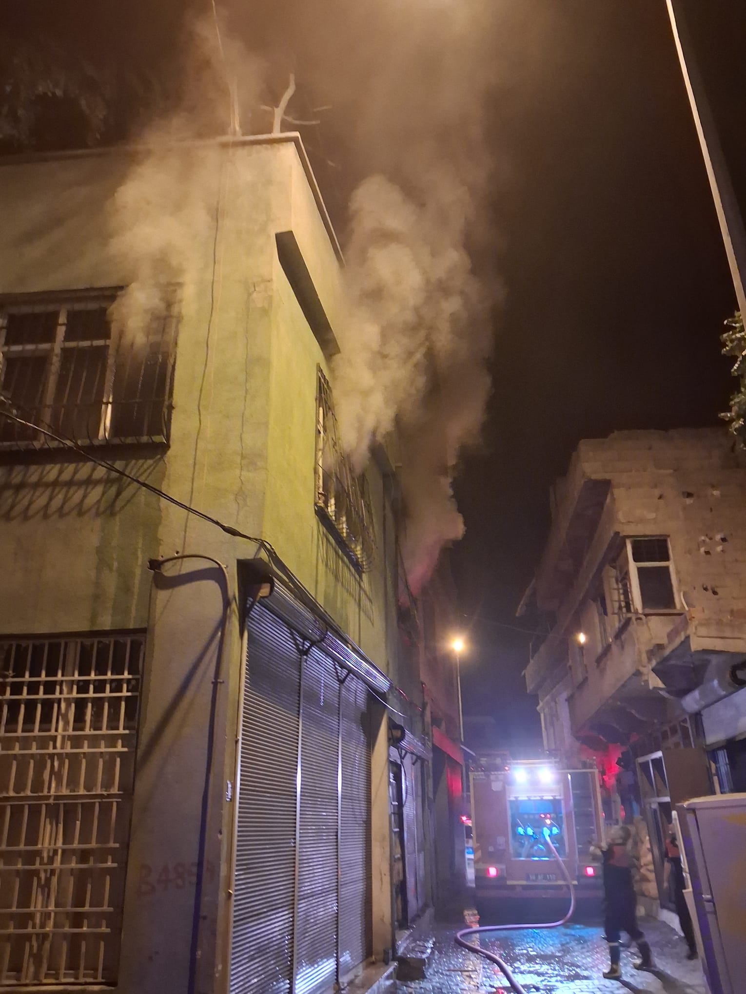 Siirt’te eşiyle tartışan kişi, evini ateşe verdi