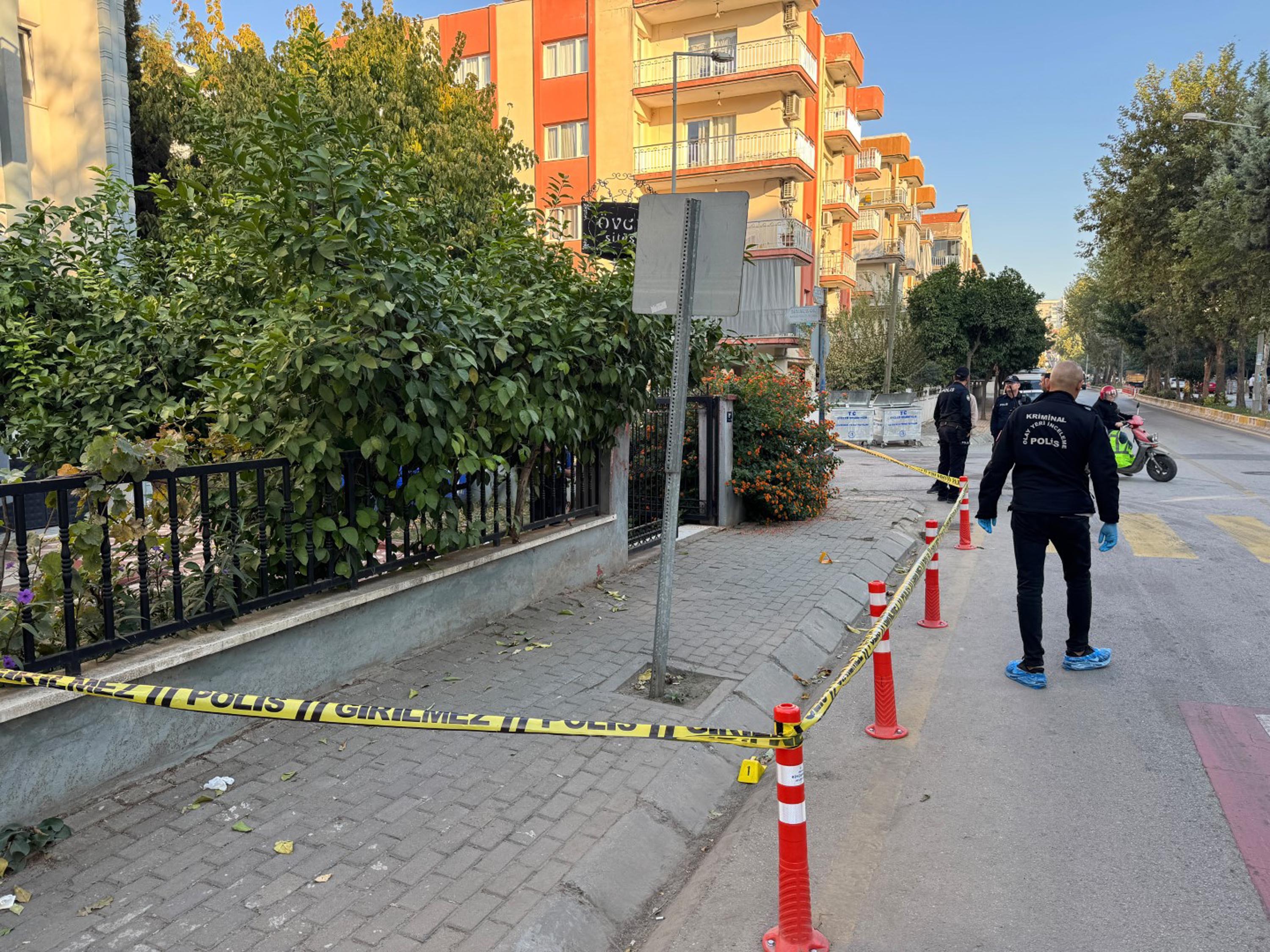 Uzaklaştırma kararı aldırmıştı. Eski eşi tarafından sokak ortasında öldürüldü