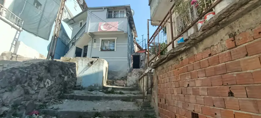 Kezzaplı dehşet. Anne öldü, 13 yaşındaki kızı ağır yaralı 3