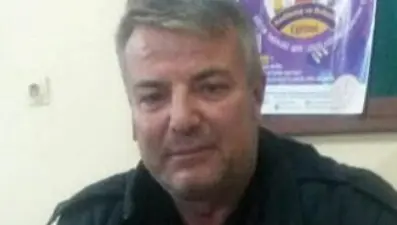 Eski muhtarı köy meydanında öldürdü