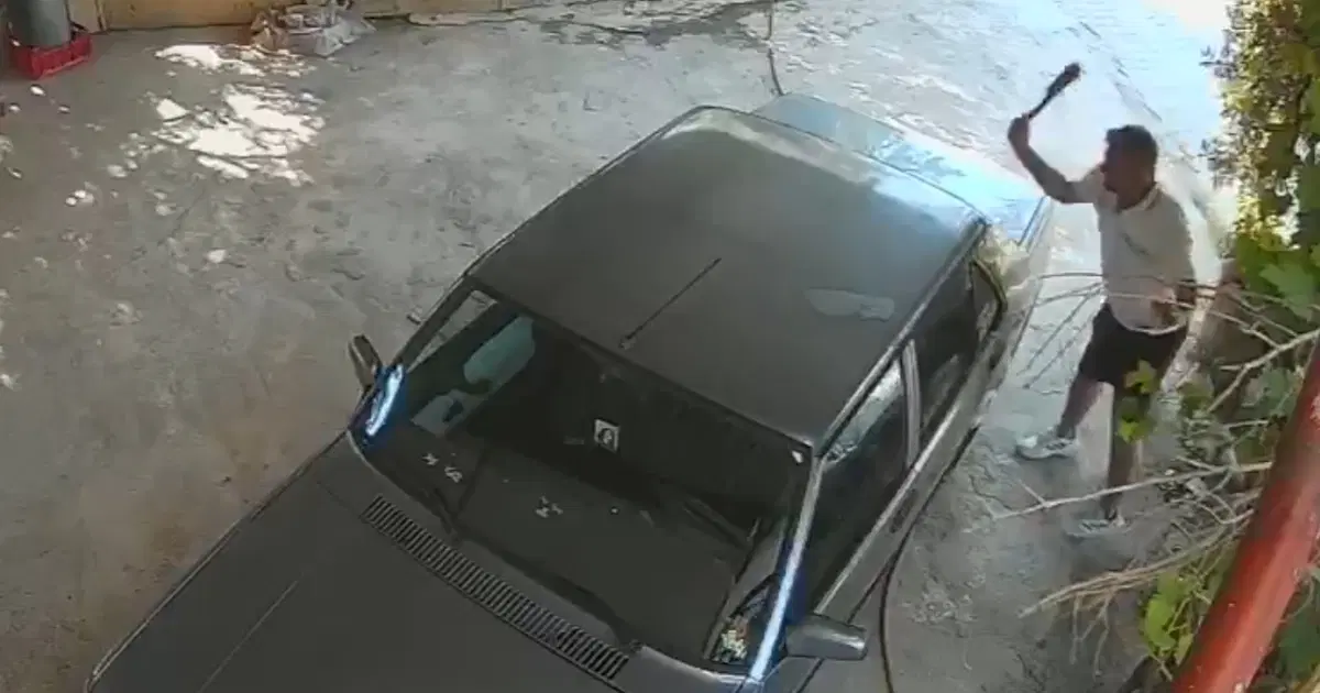 Eski sevgili dehşeti: Otomobili kullanılamaz hale getirdi