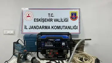 Eskişehir'de kaçak kazı yapan 4 kişi yakalandı 