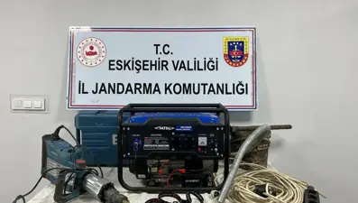 Eskişehir'de kaçak kazı yapan 4 kişi yakalandı 