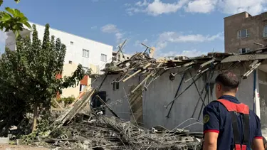 Ev inşaatında beton dökme sırasında meydana gelen çökmede 5 kişi yaralandı