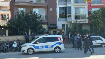 Boğazından bıçakla yaralandı, hastanede hayatını kaybetti. Eşi gözaltında