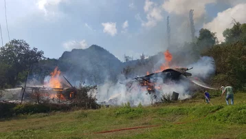 Artvin'deki yangında iki ev kullanılmaz hale geldi