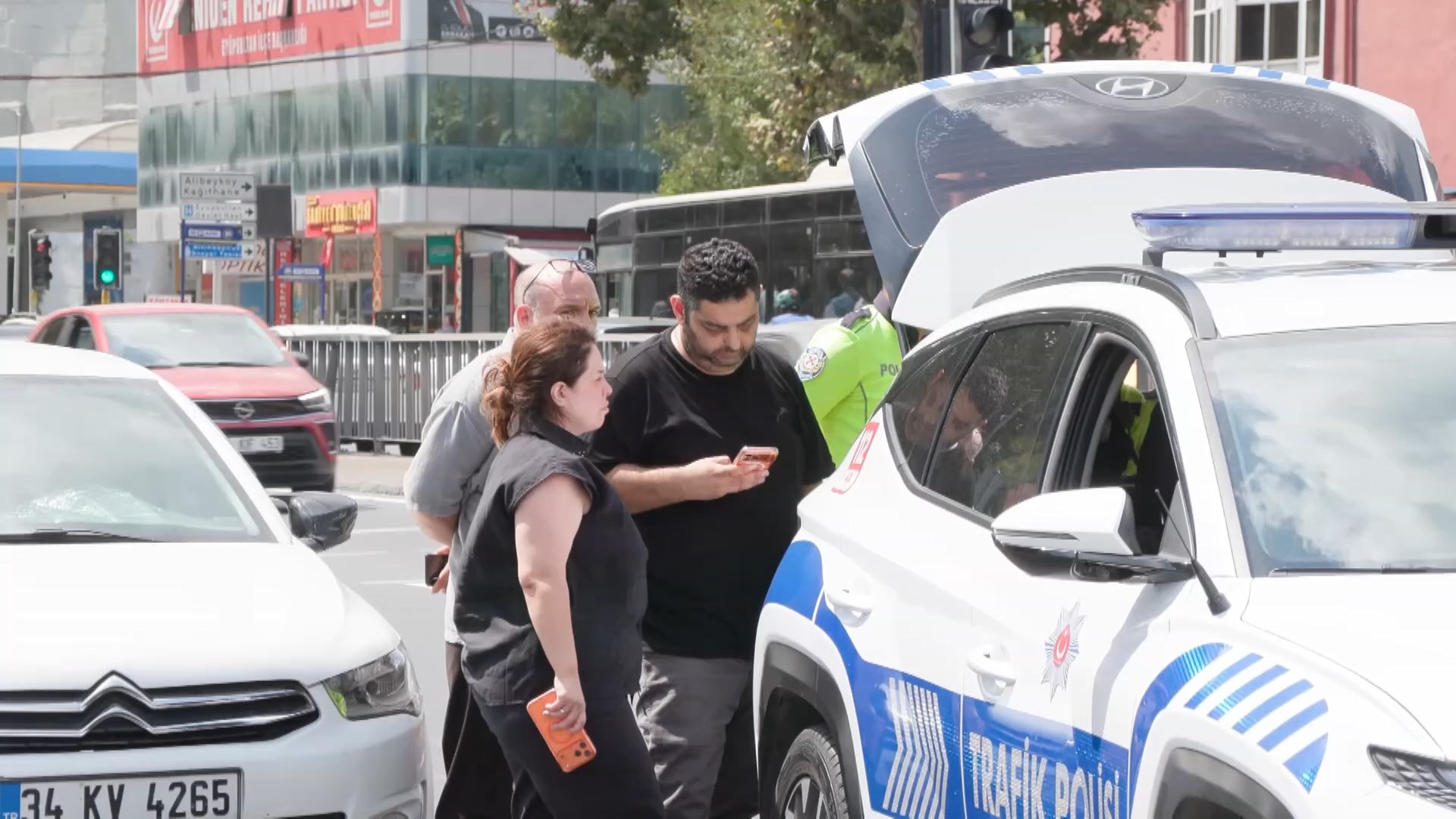Hastane önünde kaza pazarlığının derdine düştü, tedavi için gitmesine izin vermedi