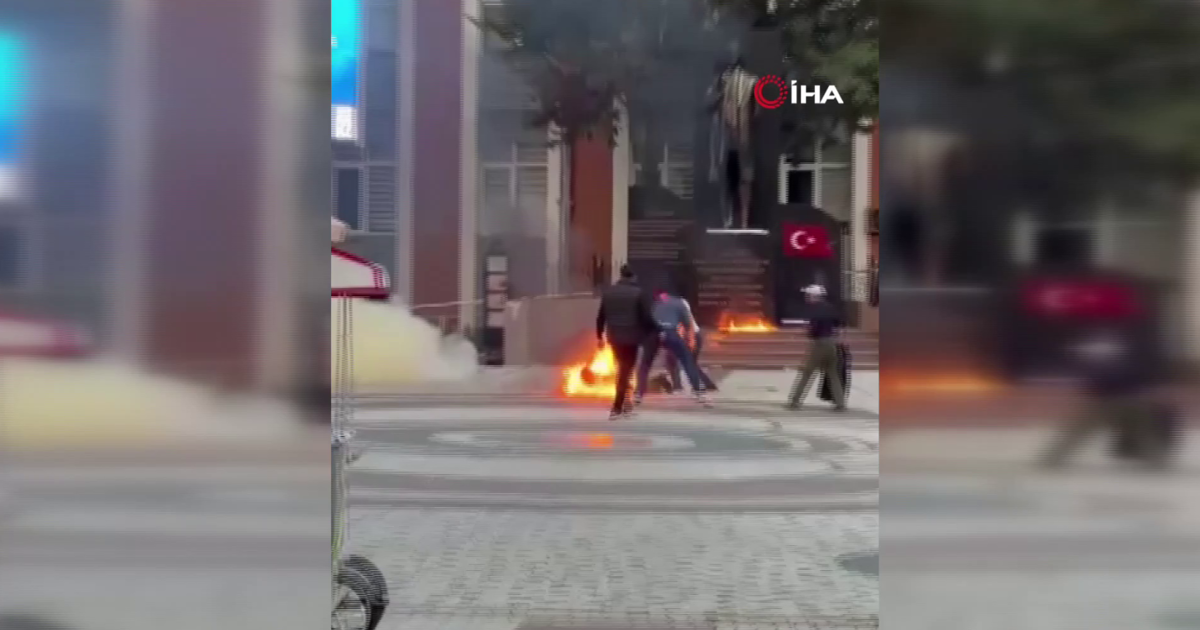 Kaymakamlığın önünde kendini ateşe verdi