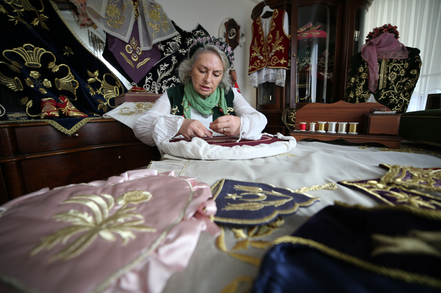 SANATA DÜŞKÜNLÜĞÜ AİLESİNDEN GELİYOR 2