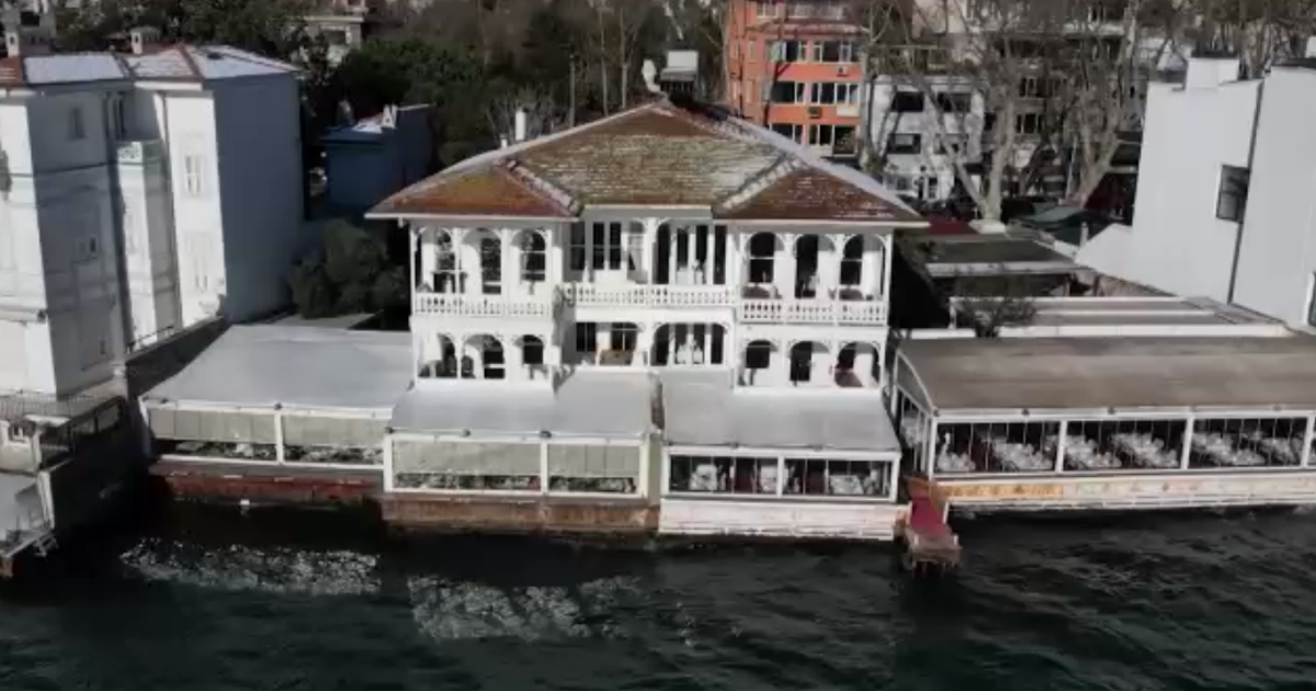 Tarihi yalı rekor fiyata satılıyor. İki asırlık Burhanettin Sezerar Yalısı yeniden satışa çıktı