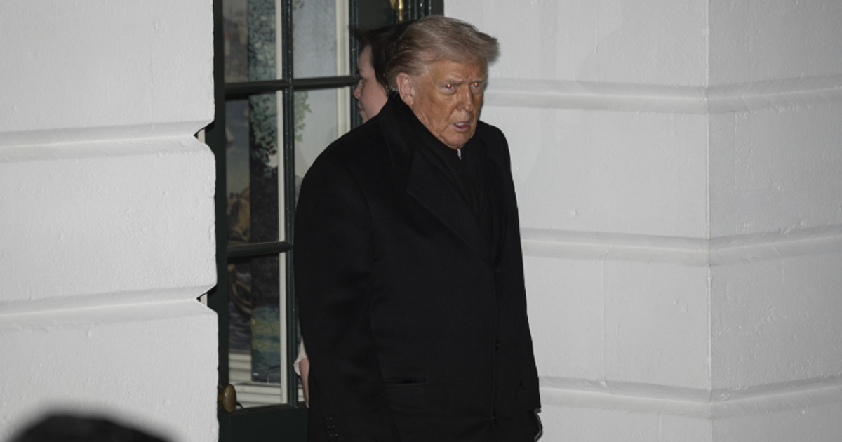 Davos için yola çıkmıştı. Trump'ın uçağında elektrik arızası