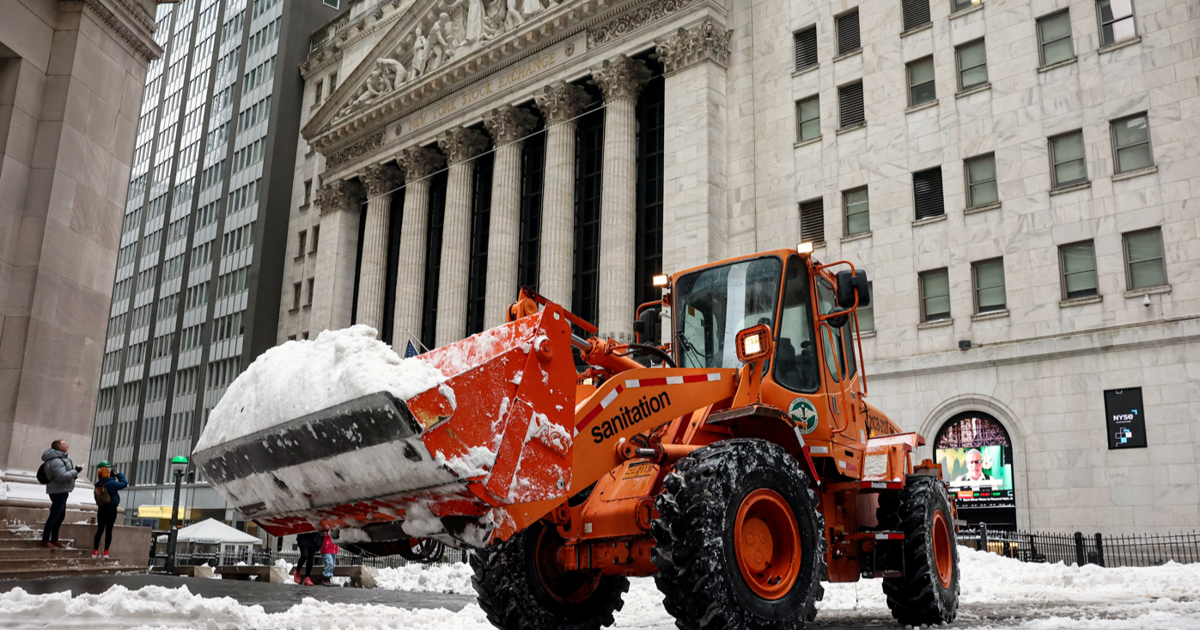 New York'ta karlar erimedi, belediye ilginç bir çözüm buldu