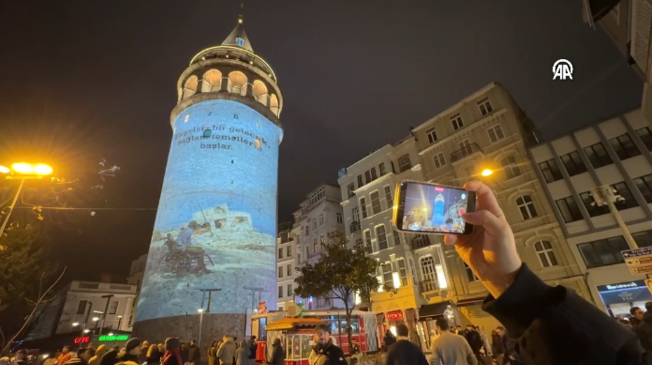 Galata Kulesi'ne 6 Şubat depremlerinin yıl dönümü dolayısıyla video yansıtıldı