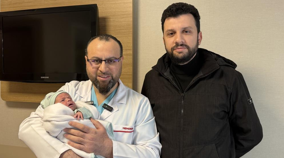 Nadir görülen bir hastalıkla doğdu, karnı sıvıyla doldu