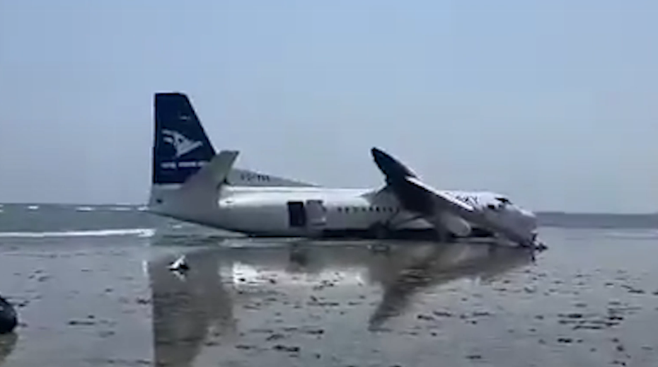 Somali'de yolcu uçağı pistten çıktı, kanadı koptu. Ölen ya da yaralanan yok