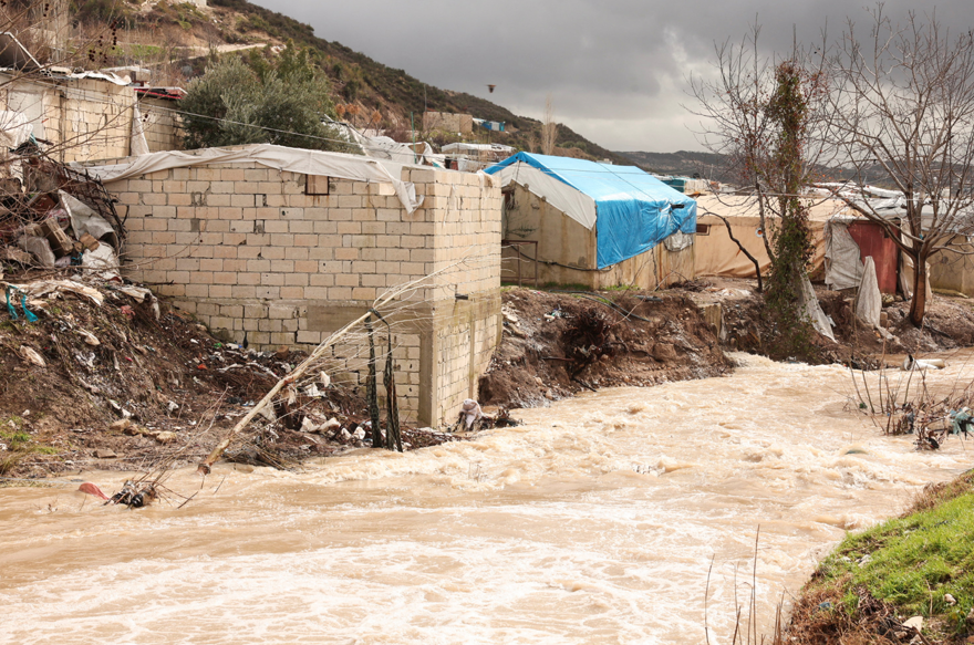 BİR MİLYON KİŞİ KAMPLARDA YAŞIYOR 2