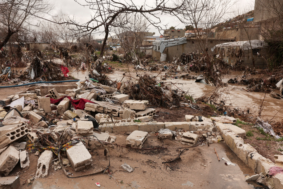 Suriye'nin kuzeyini sel vurdu. İdlib'in çadır kamplarını su bastı