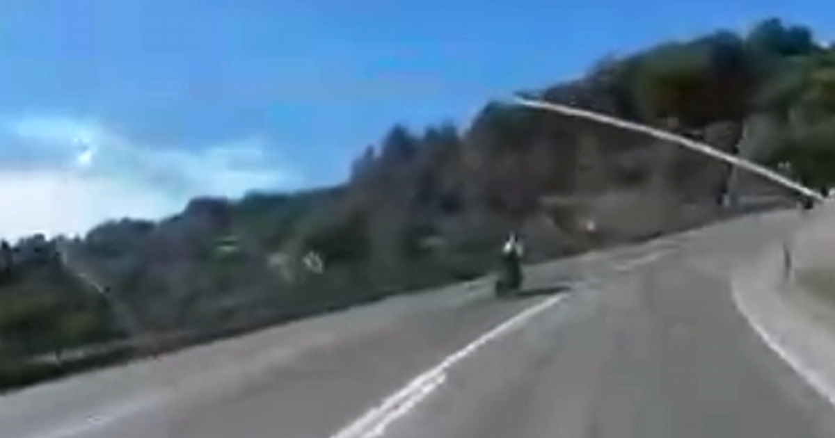 Aynı yerde art arda iki sollama kazası. 2 motosikletli öldü