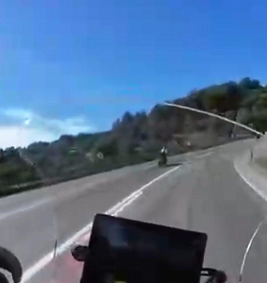 Aynı yerde art arda iki sollama kazası. 2 motosikletli öldü