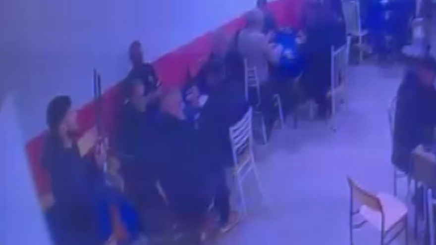 Ankara'da dehşet anları. Pompalı tüfekle köyler kahvesine saldırdı, bağırmaya başladı Ankara'da dehşet anları. Pompalı tüfekle köyler kahvesine saldırdı, bağırmaya başladı