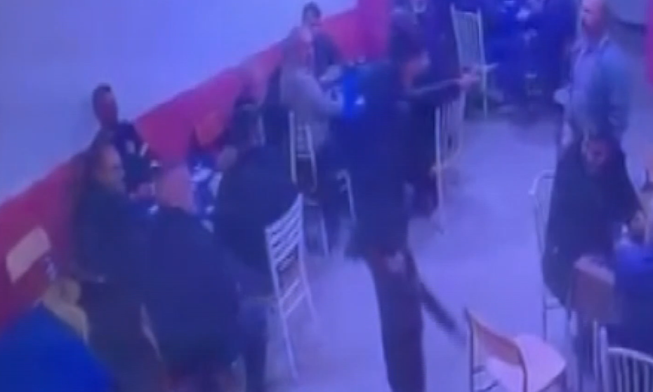 Köy kahvehanesine pompalı tüfekli saldırı