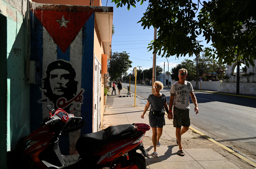 YAKIT KRİZİ DERİNLEŞİYOR 