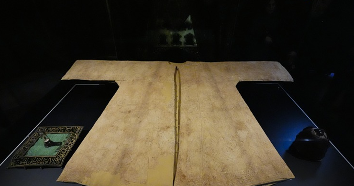 Kutsal emanet Hırka-i Şerif ziyarete açıldı