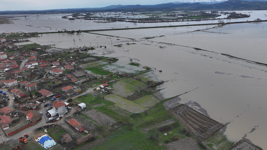 Edirne'de kırmızı alarm. Taşkın riski nedeniyle tahliyeler başladı, Tunca Köprüsü trafiğe kapatıldı