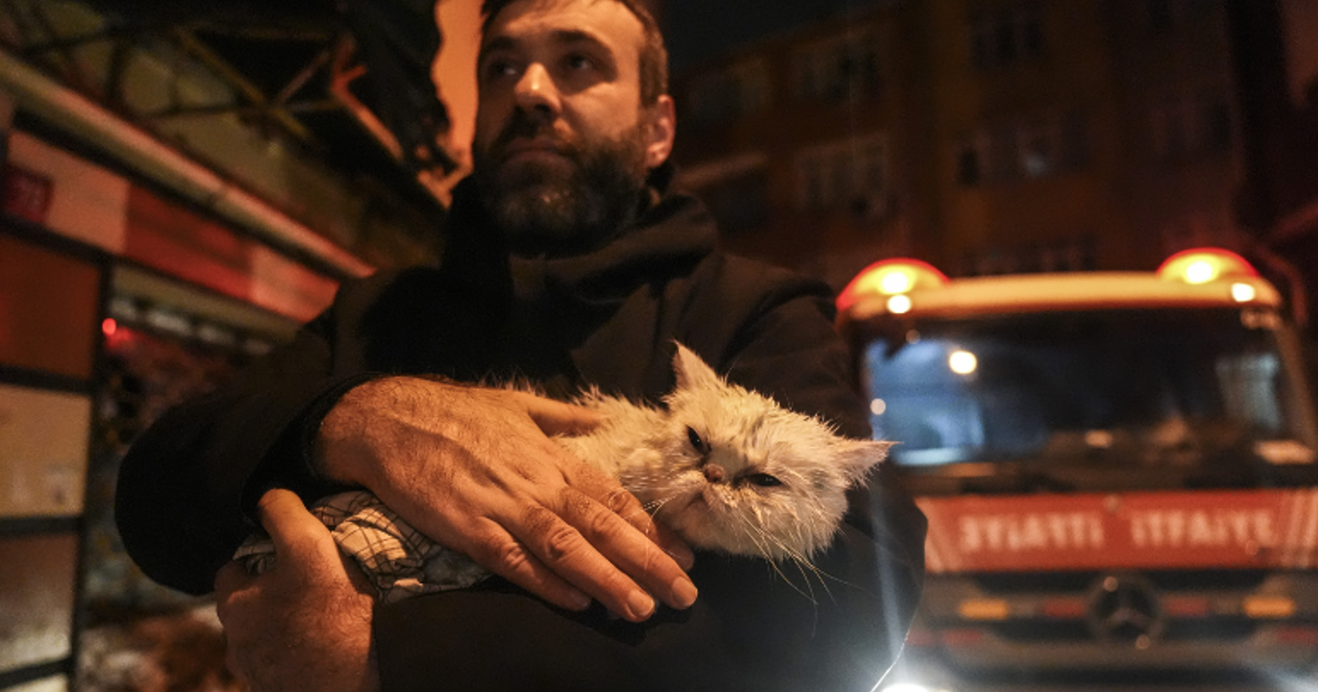İstanbul'da gece yarısı yangın paniği