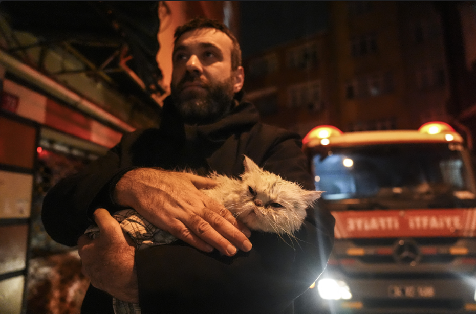 İstanbul'da gece yarısı yangın paniği