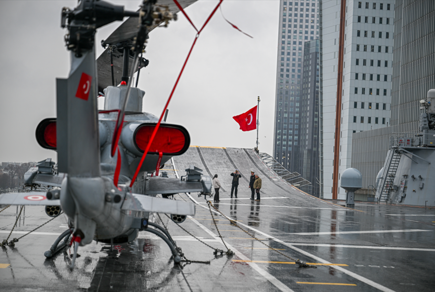 Rotterdam'da TCG Anadolu Türk Savunma Sanayi Fuarı 1