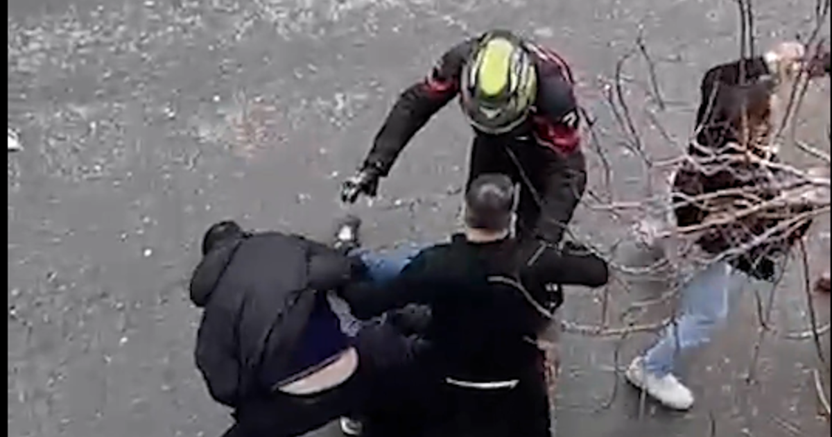 Yol verme tartışması sopalı meydan dayağına dönüştü. Tartışmaya 1 milyon lira ceza kesildi