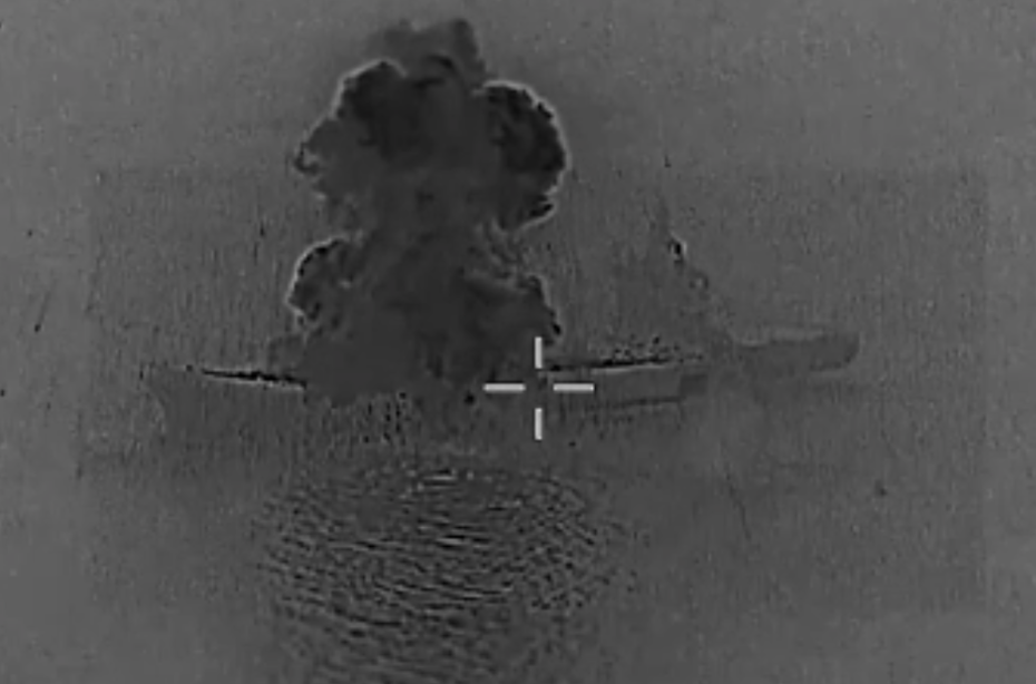 ABD ordusu, İran'ın İHA gemisini vurdu