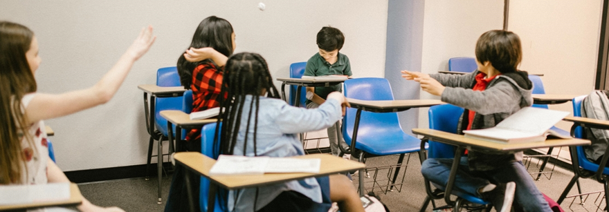 Akran ve veli güçbalığı. "Seni babama öldürçeşitüm" diyen talebenin velisi okulu birbirine kattı 