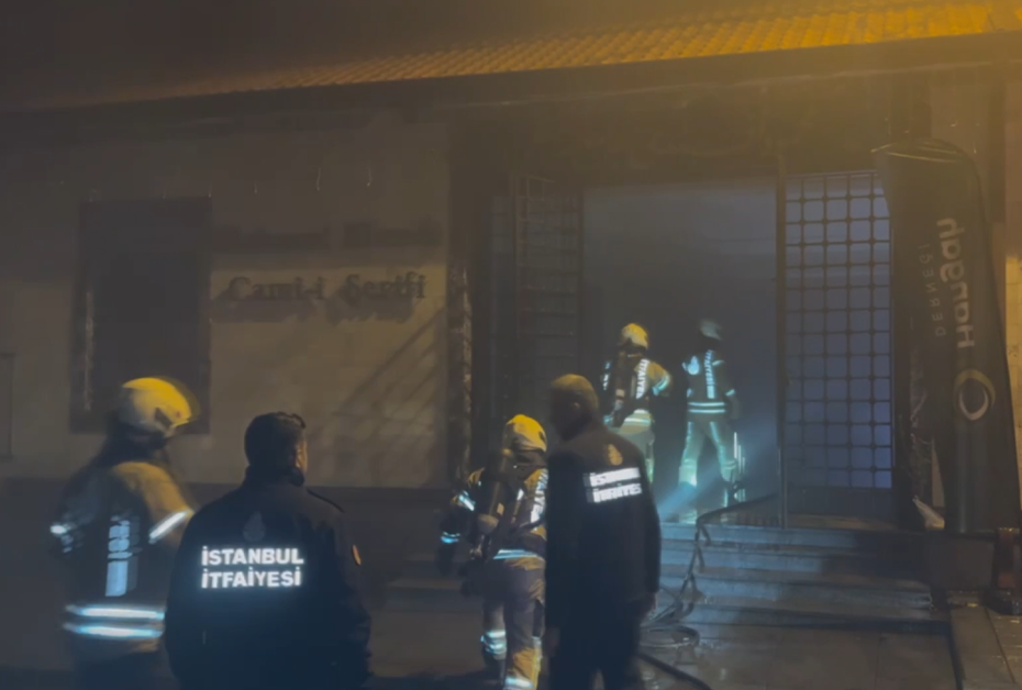 Camide gece yarısı yangın çıktı