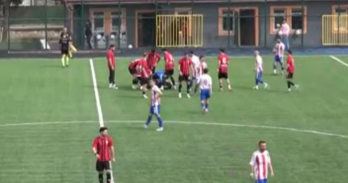 Bilinci kapanan futbolcu dakikalarca ambulans bekledi. Şoför aracın başında değildi