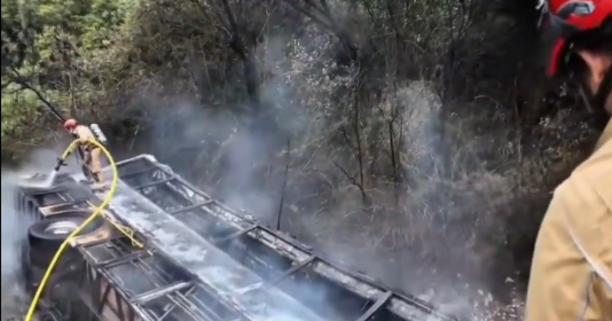 Ekvador'da yolcu otobüsü uçuruma yuvarlandı. 11 kişi öldü