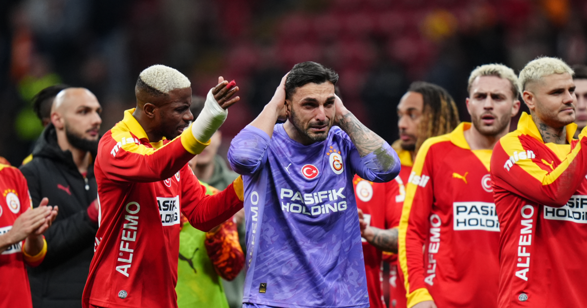 Gözyaşları sonrası Osimhen'den açıklama. "Hatalar futbolun bir parçasıdır"