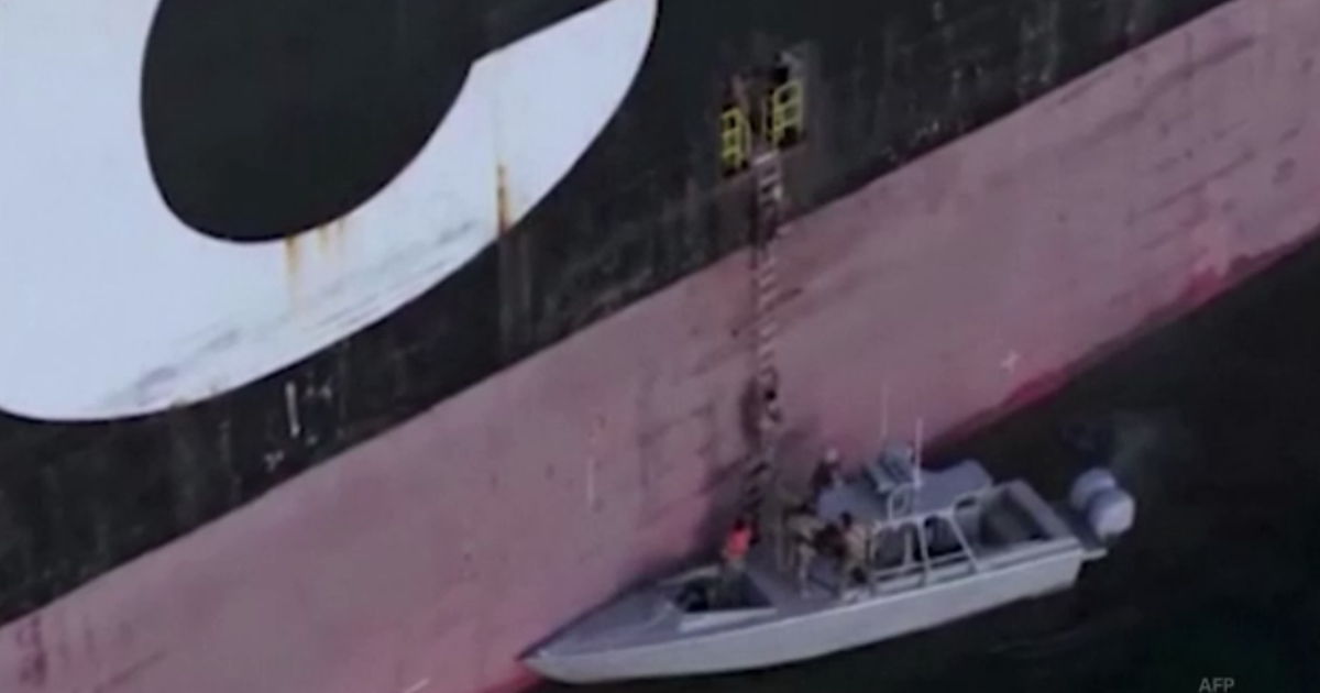 İran iki ticari gemiye el koydu. Baskın düzenlenen gemiler İran kıyılarına çekildi