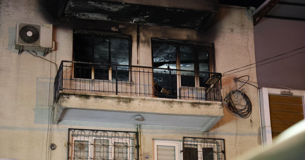 İzmir’de evde çıkan yangında baba öldü, oğlu entübe edildi