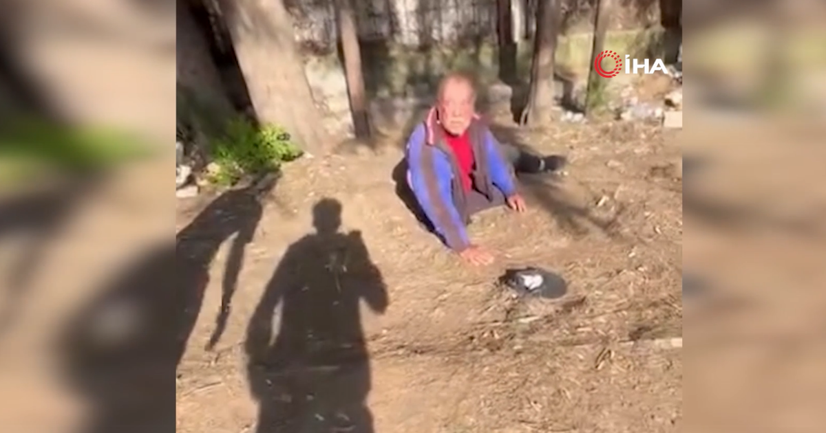Sokakta uyuyan yaşlı adamı uyandırıp yüzüne tekme attılar