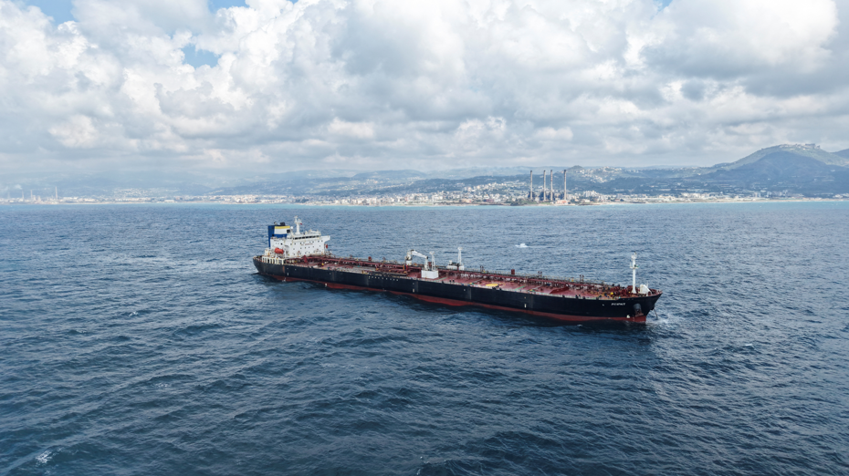 İran’a ait süpertanker ABD ablukasını deldi