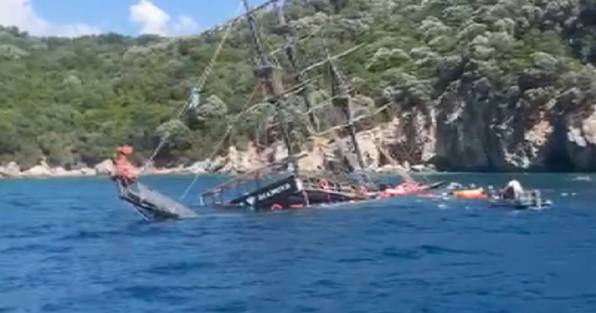 Marmaris'te tur teknesi battı