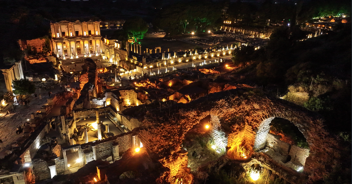 Efes'te gece müzeciliği dönemi