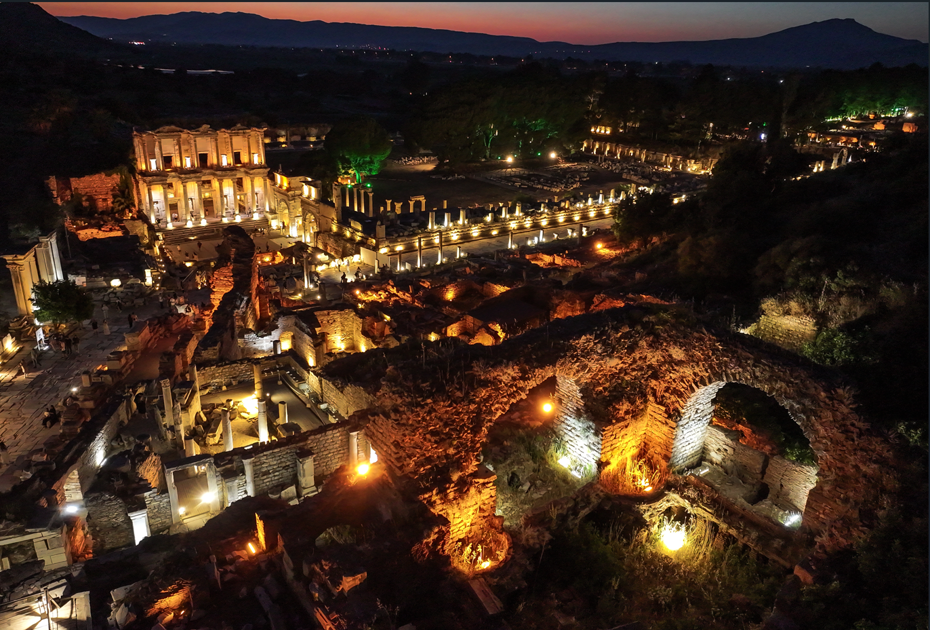 Efes'te gece müzeciliği dönemi