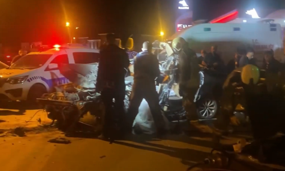 Üç kişinin öldüğü feci kaza kamerada