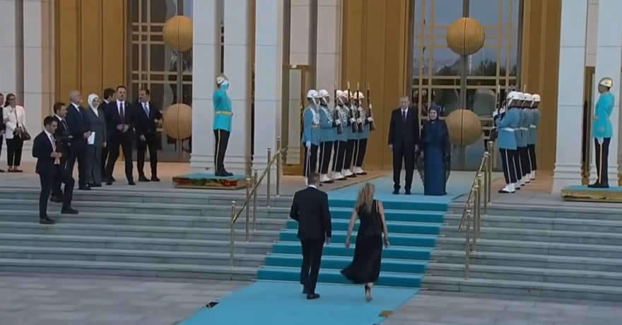 Mehter takımı Miçotakis geçerken Ceddin Deden Neslin Baban'ı çaldı 2