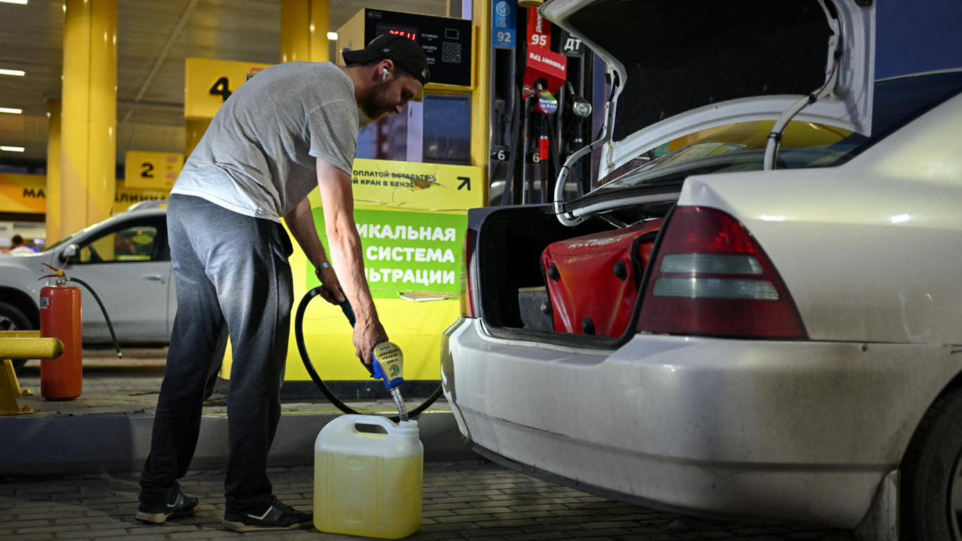 Petrol devi Rusya'da yakıt krizi derinleşiyor haber görseli