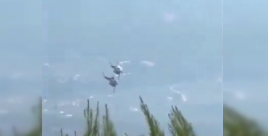 Yunanistan'da iki yangın söndürme helikopteri havada çarpıştı